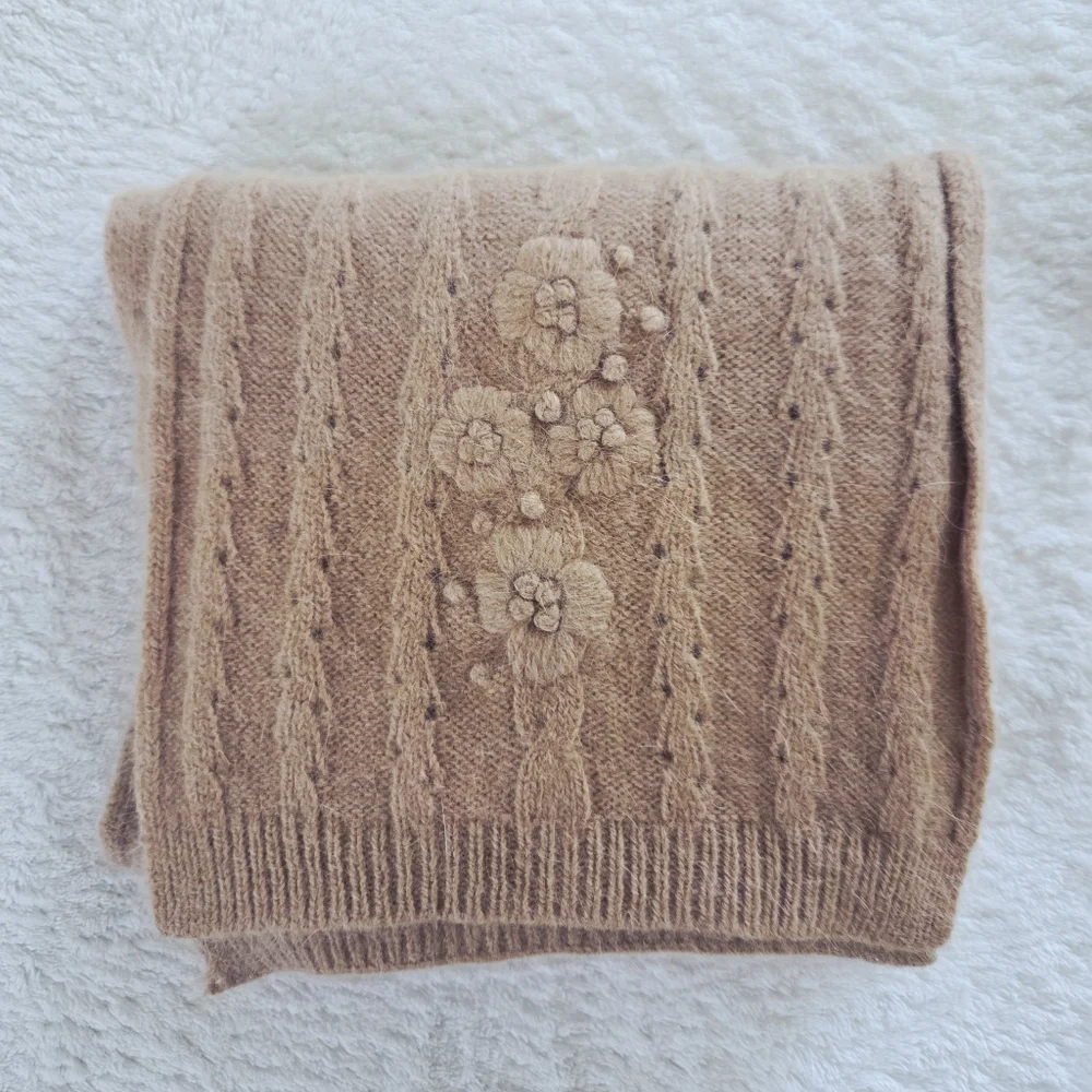 Vintage ✨️ Cashmere and Angora Knit Women's  Scarf with Floral Design